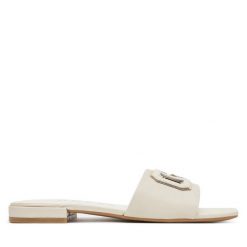 Klapki Guess. Czerwone klapki damskie Guess, z aplikacjami, bez obcasa, bez zapięcia. Za 549.99 zł.