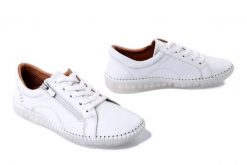 MANITU 850118-03 weiss, półbuty damskie. Białe półbuty damskie Manitu, bez wzorów, ze skóry, bez obcasa, bez zapięcia. Za 319.90 zł.