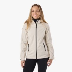 Kurtka Softshell Turystyka damska Swedemount Stryn Softshell Jacket wodoodporna. Białe kurtki sportowe damskie SWEDEMOUNT, bez wzorów, z softshellu, bez ramiączek, bez kaptura, trekkingowe. Za 249.99 zł.