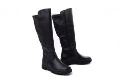 RIEKER X3451-01 black, kozaki damskie. Czarne kozaki damskie Rieker, na zimę, bez wzorów, z polaru, bez obcasa, na koturnie, bez zapięcia. Za 409.90 zł.