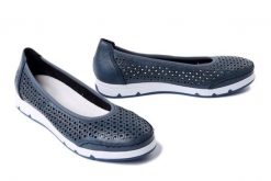 RIEKER L3065-14 blue, baleriny damskie. Niebieskie balerinki damskie Rieker, na lato, w ażurowe wzory, bez obcasa, bez zapięcia. Za 299.90 zł.