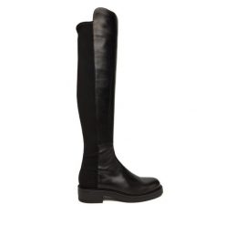 Muszkieterki Stuart Weitzman. Czarne kozaki damskie Stuart Weitzman, bez wzorów, bez obcasa, na płaskiej podeszwie, bez zapięcia. Za 3,489.00 zł.