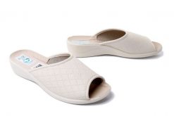 ADANEX 28809 SIK1YD BZJ/BZ beżowy, klapki damskie. Brązowe klapki damskie Adanex, bez wzorów, bez obcasa, bez zapięcia. Za 74.99 zł.