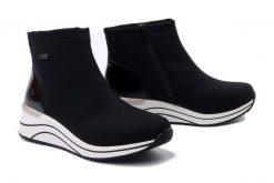 RIEKER REMONTE TEX D0T73-03 black, botki damskie. Czarne botki damskie Rieker Remonte, na zimę, bez wzorów, bez obcasa, na koturnie, bez zapięcia. Za 389.90 zł.