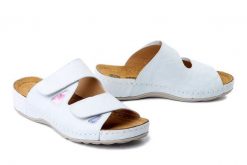 DR. BRINKMANN 700747-03 weiss, klapki damskie. Białe klapki damskie Dr. Brinkmann, na lato, bez wzorów, ze skóry, bez obcasa, bez zapięcia. Za 280.42 zł.