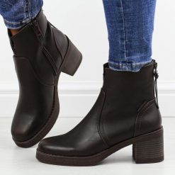 Brązowe botki damskie M.Daszyński 2426-5. Brązowe botki damskie M.Daszyński, na jesień, bez wzorów, z materiału, eleganckie, bez obcasa, na obcasie, bez zapięcia. Za 209.00 zł.