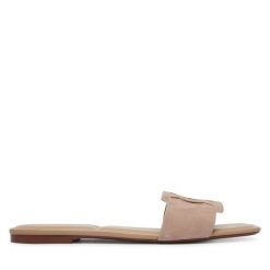 Klapki Calvin Klein. Brązowe klapki damskie Calvin Klein, bez wzorów, bez obcasa, bez zapięcia. Za 368.99 zł.