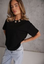Czarny Oversizowy T-shirt z Bawełny Zdobiony Kwadratowymi Aplikacjami Evesilea. Czarne t-shirty damskie Renee, uniwersalny, z aplikacjami, z bawełny, bez kołnierzyka, bez ramiączek. Za 69.99 zł.