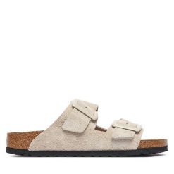 Klapki Birkenstock. Białe klapki damskie Birkenstock, bez wzorów, bez obcasa, bez zapięcia. Za 629.99 zł.