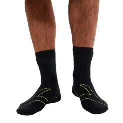 Neoprenowe Skarpety Pływackie Unisex Dla Dorosłych Do Pływania W Wodach. Czarne skarpetki damskie Speedo, bez wzorów, z materiału. Za 149.41 zł.