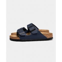 Klapki damskie Birkenstock Arizona. Niebieskie klapki damskie Birkenstock, na lato, bez wzorów, z materiału, bez obcasa, bez zapięcia. Za 394.35 zł.