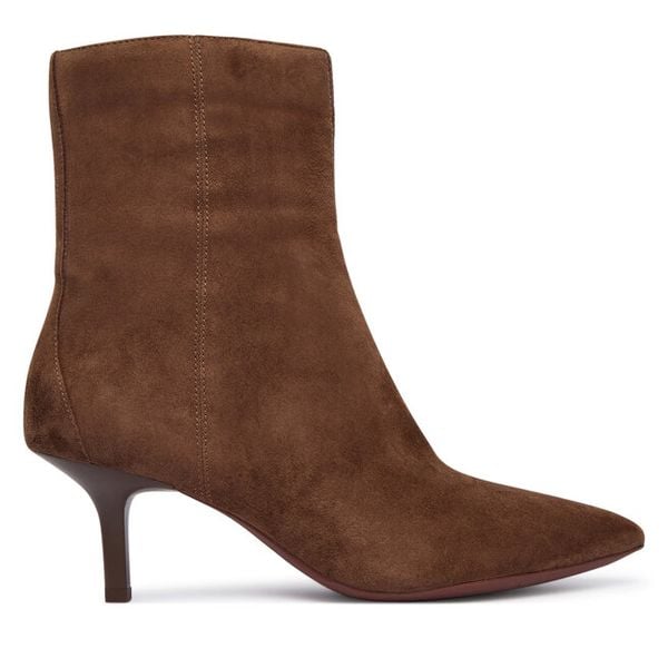 Botki Geox. Brązowe botki damskie Geox, bez wzorów, bez obcasa, na szpilce, bez zapięcia. Za 699.99 zł.