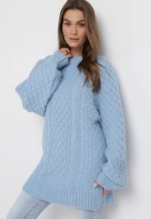 Jasnoniebieski Sweter o Wydłużonym Fasonie z Modnym Splotem Ahexa. Niebieskie swetry nierozpinane damskie Born2be, bez wzorów, ze splotem, bez kołnierzyka, bez ramiączek. Za 189.99 zł.