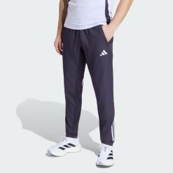 Spodnie reprezentacyjne Manchester United Tiro 25 Competition. Czarne spodnie sportowe męskie Adidas, bez wzorów, z dresówki, do piłki nożnej. Za 279.00 zł.