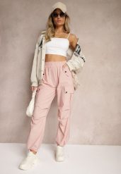 Różowe Spodnie Cargo High Waist z Ozdobnymi Kieszeniami Leriora. Czerwone spodnie materiałowe damskie Renee, bez wzorów, z jeansu, eleganckie, z podwyższonym stanem. Za 39.99 zł.
