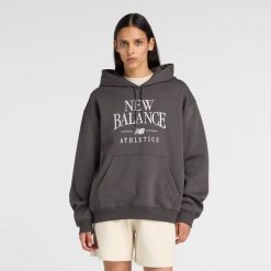 Bluza damska New Balance WT61U6QSABR – szara. Szare bluzy damskie New Balance, s, bez wzorów, z bawełny, klasyczne, bez ramiączek, bez kaptura. Za 299.99 zł.