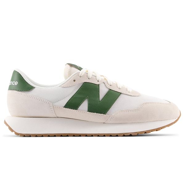 Buty męskie New Balance MS237WG – beżowe. Brązowe buty sportowe męskie New Balance, bez wzorów, z gumy, bez zapięcia. Za 299.99 zł.