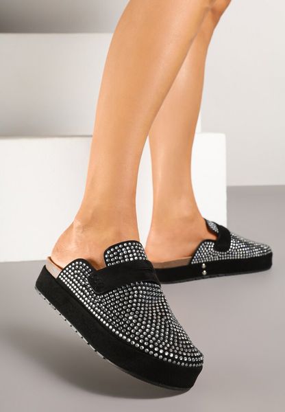 Czarne Klapki z Cyrkoniami na Cholewce i Paskiem Aluselle. Czarne klapki damskie Born2be, na lato, bez wzorów, z jeansu, bez obcasa, na obcasie, bez zapięcia. Za 79.99 zł.