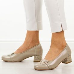 Złote skórzane czółenka damskie Potocki 19409. Żółte czółenka damskie POTOCKI, na jesień, bez wzorów, ze skóry, eleganckie, z okrągłym noskiem, bez obcasa, na obcasie, bez zapięcia. Za 219.00 zł.