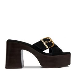 Klapki Guess Jeans. Czarne klapki damskie Guess Jeans, z aplikacjami, z jeansu, bez obcasa, bez zapięcia. Za 329.99 zł.