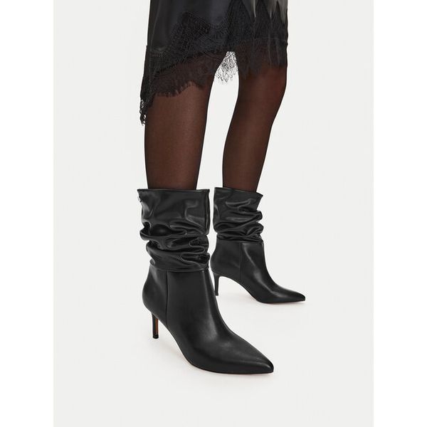 Botki Nine West. Czarne botki damskie Nine West, bez wzorów, bez obcasa, na szpilce, bez zapięcia. Za 299.99 zł.