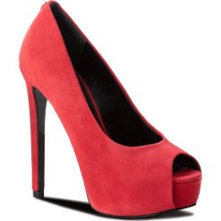 Szpilki GUESS - FLEF24 SUE07 RED. Szpilki damskie marki Guess. W wyprzedaży za 409.00 zł.