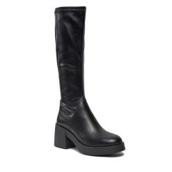Kozaki Tamaris. Czarne kozaki damskie Tamaris, bez wzorów, bez obcasa, na słupku, bez zapięcia. Za 499.99 zł.