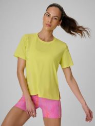 4F Koszulka treningowa loose szybkoschnąca damska - zielona S. Zielone bluzki damskie 4F, s, bez wzorów, z materiału, klasyczne, bez kołnierzyka, bez ramiączek. Za 79.99 zł.