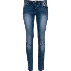 Desigual jeansy damskie Refriposas 31 niebieski. Niebieskie jeansy damskie Desigual, z aplikacjami, z jeansu. W wyprzedaży za 220.00 zł.