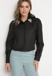 Czarna Klasyczna Koszula Ozdobiona Cyrkoniami Ariliana. Czarne koszule damskie Born2be, m, bez wzorów, z jeansu, klasyczne, bez kołnierzyka, bez ramiączek. Za 129.99 zł.