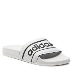 Klapki adidas. Białe klapki damskie Adidas, bez wzorów, sportowe, bez obcasa, bez zapięcia. Za 149.99 zł.