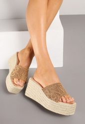Ciemnobeżowe Klapki na Koturnie z Plecionką Koriva. Brązowe klapki damskie Renee, na lato, bez wzorów, eleganckie, bez obcasa, na koturnie, bez zapięcia. Za 119.99 zł.