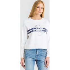 BLUZA 4G LOGO GUESS. Białe bluzy damskie Guess, m, z aplikacjami, z materiału, bez ramiączek, bez kaptura. Za 319.00 zł.
