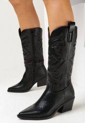 Czarne Kozaki Kowbojki z Przeszyciami i Szpiczastym Noskiem Taoi. Czarne kozaki damskie Born2be, bez wzorów, ze szpiczastym noskiem, bez obcasa, na obcasie, bez zapięcia. Za 209.99 zł.