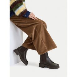 Sztyblety Lasocki. Brązowe botki damskie Lasocki, bez wzorów, bez obcasa, na płaskiej podeszwie, bez zapięcia. Za 269.99 zł.