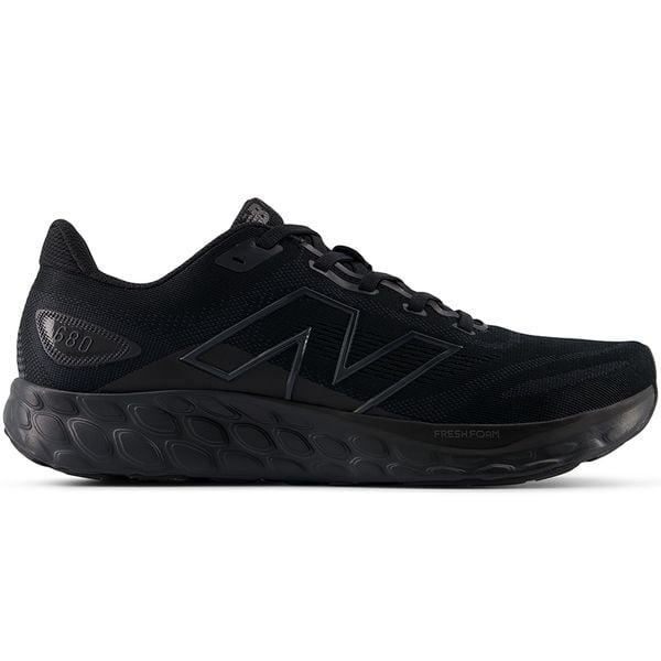 Buty męskie New Balance Fresh Foam 680 v8 M680CK8 – czarne. Czarne buty sportowe męskie New Balance, bez wzorów, z gumy, bez zapięcia, do biegania. Za 349.99 zł.