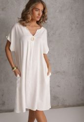 Biała Sukienka o Pudełkowym Kroju z Lnem i Wiskozą Zdobiona Guzikiem Mezynore. Białe sukienki damskie Renee, na imprezę, plus size, z aplikacjami, z bawełny, wakacyjne, bez kołnierzyka, plus size, bez ramiączek, midi. Za 89.99 zł.