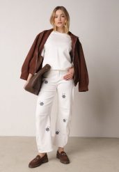 Białe Jeansy Balloon z Wysokim Stanem Zdobione Haftem w Kwiaty Thertheris. Białe jeansy damskie Born2be, z aplikacjami, z jeansu, biznesowe, z podwyższonym stanem. Za 109.99 zł.