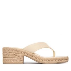 Klapki Calvin Klein. Brązowe klapki damskie Calvin Klein, bez wzorów, bez obcasa, bez zapięcia. Za 529.99 zł.