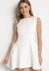 Biała Taliowana Sukienka z Odkrytymi Plecami Florreti. Białe sukienki damskie Born2be, l, bez wzorów, bez kołnierzyka, bez ramiączek, mini, dopasowane. Za 149.99 zł.