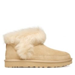 Śniegowce Ugg. Brązowe śniegowce damskie UGG, bez zapięcia. Za 789.99 zł.
