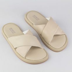 Beżowe skórzane klapki damskie Belwest 8075. Brązowe klapki damskie Suzana, bez wzorów, ze skóry, eleganckie, bez obcasa, bez zapięcia. Za 169.00 zł.