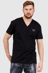 DOLCE & GABBANA Czarny t-shirt męski w serek z aplikacją z logo. Czarne t-shirty męskie Dolce and Gabbana, m, z aplikacjami, prążkowane, bez kołnierzyka, bez ramiączek. W wyprzedaży za 899.99 zł.