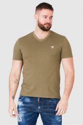 GUESS Khaki t-shirt męski w serek. Zielone t-shirty męskie Guess, m, z aplikacjami, bez kołnierzyka, bez ramiączek. W wyprzedaży za 99.99 zł.