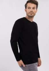 Sweter z dekoltem w serek S-STIG. Czarne swetry męskie Volcano, l, bez wzorów, z bawełny, klasyczne, bez kołnierzyka, bez ramiączek. Za 139.99 zł.