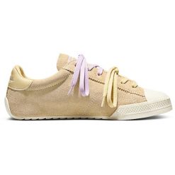 Buty sportowe Converse Chuck Taylor Lo. Żółte obuwie sportowe damskie Converse, bez wzorów, z zamszu, bez zapięcia. Za 590.00 zł.
