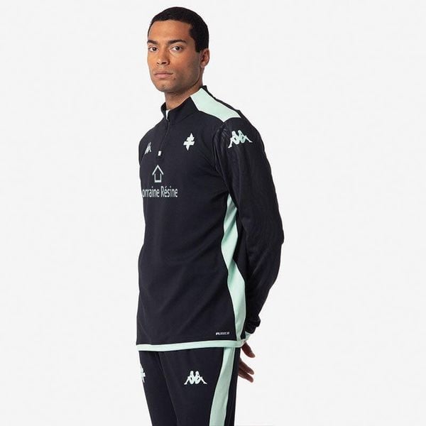 Kurtka z dresu Metz Ablas Pro 8 2024/25. Czarne kurtki męskie Kappa, bez wzorów, z dresówki, sportowe, bez kaptura. W wyprzedaży za 253.75 zł.