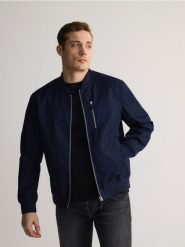 Kurtka z wodoodpornej tkaniny - granatowy. Niebieskie kurtki męskie Reserved, l, bez wzorów, z tkaniny, bez kaptura. W wyprzedaży za 129.99 zł.