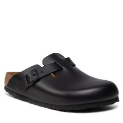 Klapki Birkenstock. Czarne klapki damskie Birkenstock, bez wzorów, bez obcasa, bez zapięcia. Za 629.99 zł.