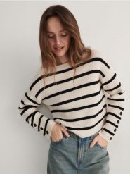 Sweter w paski - wielobarwny. Swetry nierozpinane damskie Reserved, l, bez wzorów, z dzianiny, bez kołnierzyka, bez ramiączek. W wyprzedaży za 45.99 zł.